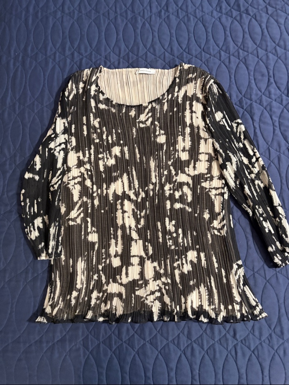 Windsmoor Pleated Shirt in Beige and black